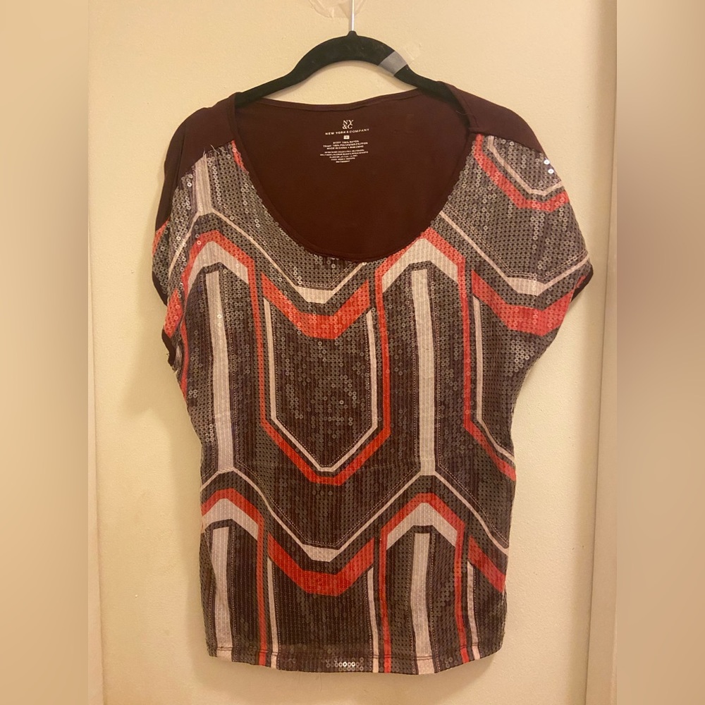 NY and co rayon/ polyester beaded short sleeve top size S maroon